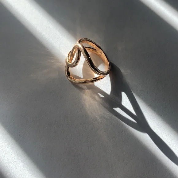 Gold ring - Picture 8 of 9